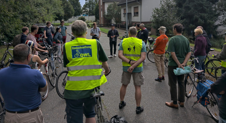 Arndt Klocke auf dem Radschnellweg OWL